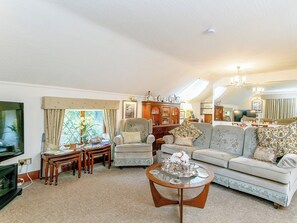 Living room/dining room | The Gatehouse - The Chantry, Dronfield, near Chesterfield