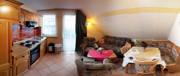 3-R-Whg. 21 - Wohnzimmer mit Küchenzeile