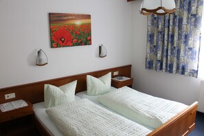 Schlafzimmer der Ferienwohnung Bergkastelblick
