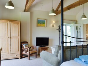 Centrally situated living area | The Studio, Hinton, near Saxmundham