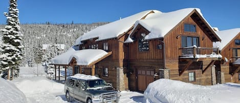 Ski in, right to the garage door! Parking for 4 cars.