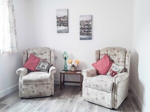 Dining room | Shirley’s Cottage, Middlezoy, near Bridgwater