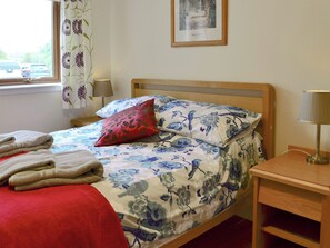Comfortable double bedroom | Carribber Beech, Near Linlithgow