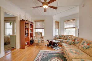 Living Room | Free WiFi | Single-Story Home | Fireplace