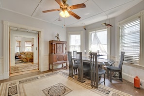 Dining Area | Dishes & Flatware Provided