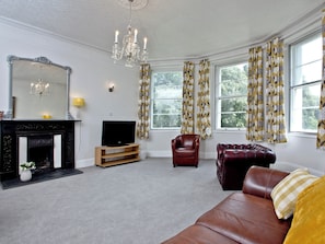 Spacious living/dining room | Courts View, Newton Abbot