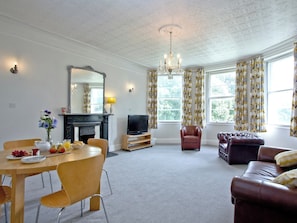 Spacious living/dining room | Courts View, Newton Abbot