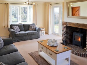 Living room | Teasel - Simpson’s Boatyard, Stalham