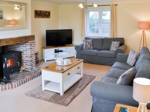 Living room | Teasel - Simpson’s Boatyard, Stalham
