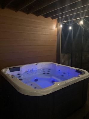 Hot Tub on lower patio!!!