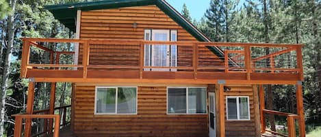 Forest Haven in Beautiful South Lake Tahoe!
Private Spacious Cabin with Hot Tub!