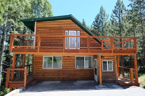 Forest Haven in Beautiful South Lake Tahoe!
Private Spacious Cabin with Hot Tub!