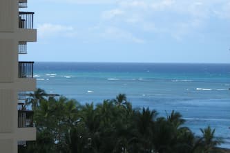 Ocean & Diamond Head Vu; Full Kitchen; Free Wifi; 2 min. walk to the beach