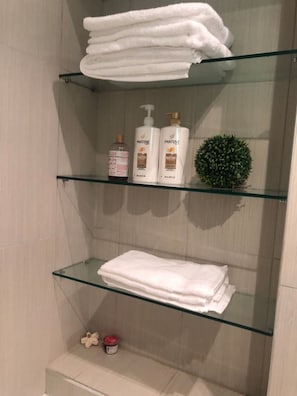 Badezimmerausstattung