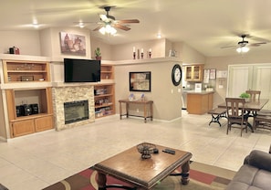 Spacious Living Area-Smart TV/Cable