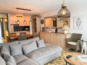 Cadre, Meubles, Table, Canapé, Propriété, Éclairage, Salon, Bois, Design Intérieur, Confort