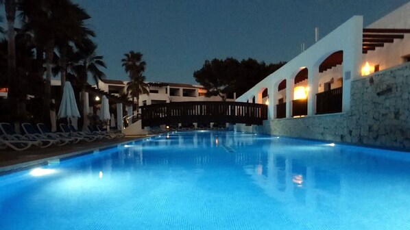 Pool am Abend