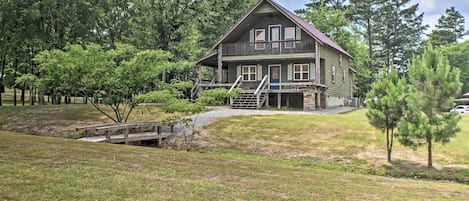 Guntersville Vacation Rental | 3BR | 2BA | 2,000 Sq Ft | Stairs Required