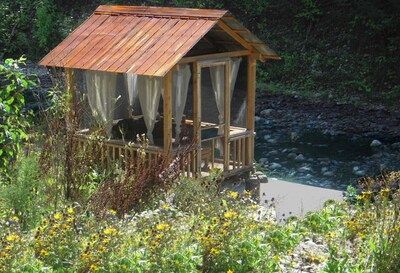 Luxury Chalet Magnifique  Peaceful retreat on mountain brook .. in Glen Sutton
