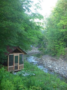 Luxury Chalet Magnifique  Peaceful retreat on mountain brook .. in Glen Sutton