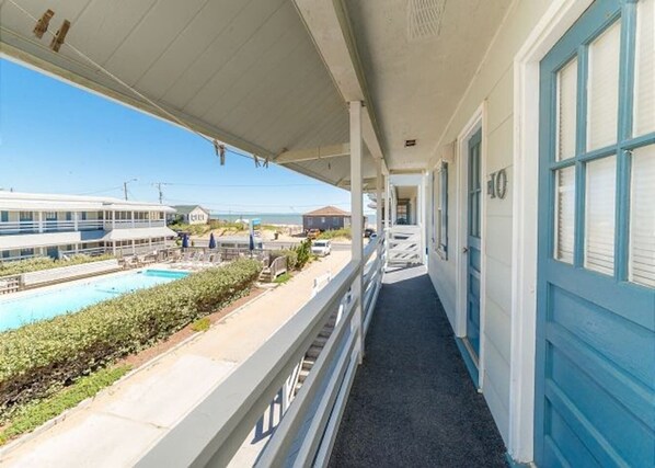 Private Screen Porch Ocean View - Upper Level