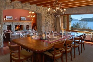 7BED/8.5BATH, POOL & JACUZZI! (H17)
