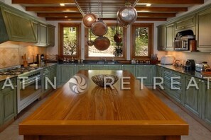 7BED/8.5BATH, POOL & JACUZZI! (H17)