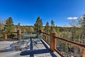 Deck | Outdoor Dining