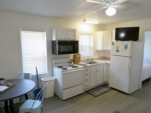 Kitchen/Dining Area