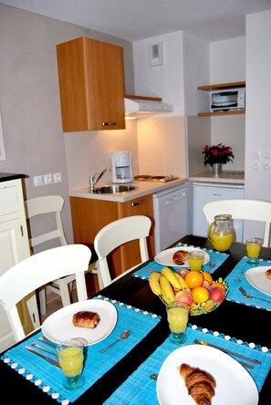 Make a tasty meal in your own kitchen!