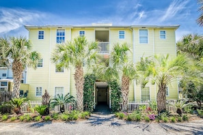 Driftwood Cottage Top Floor unit! Gulf Front Bldg