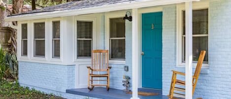 Welcome to the Blue Crab Bungalow on IOP!