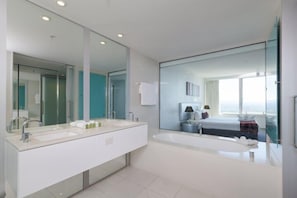 3 Bed Skyrise Bathroom