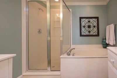 Ocean View, Brass Rail , Luxury unit  with pools, spa on South Beach  Sleeps 10