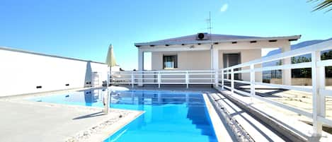 Alcamo Marina, piscine privée