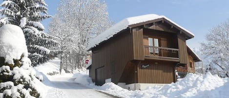 Le chalet l'hiver