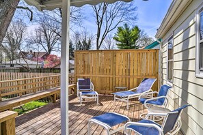 Deck | Outdoor Seating