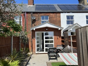 Front garden with hammock