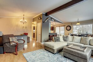 Living Room | 2nd Floor | Smart TV | Free WiFi | Wood-Burning Fireplace