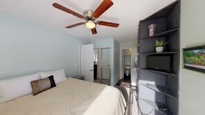 Bedroom with 1 King Bed