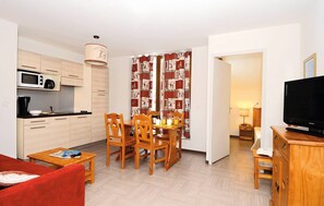 Cook delicious meals in your unit's kitchenette and enjoy them in the dining area with your group.