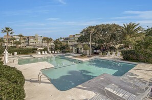 Access to community pool.