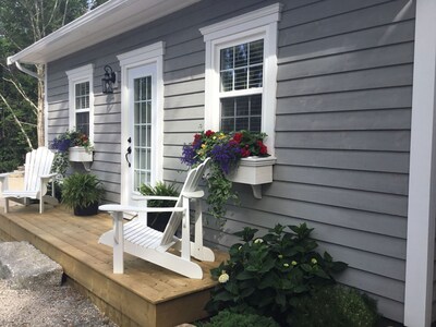 One bedroom fully equipped Mahone Bay luxury cottage