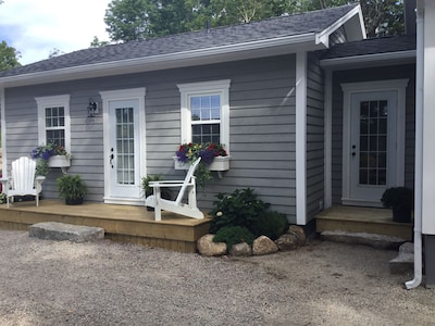 One bedroom fully equipped Mahone Bay luxury cottage