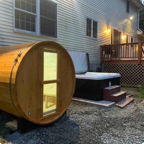Outdoor spa tub