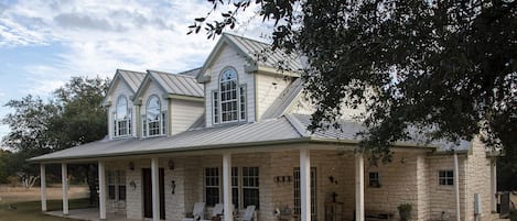 Texas Country Charm, 4 bedroom, beds for 10.