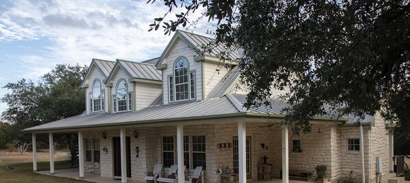 Texas Country Charm, 4 bedroom, beds for 10.