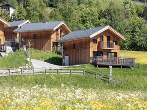 Stugans exteriör [sommar]