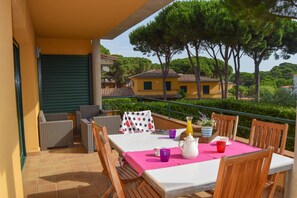 House with community garden and pool 500 mts from the Playa de Pals.