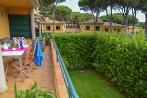 House with community garden and pool 500 mts from the Playa de Pals.